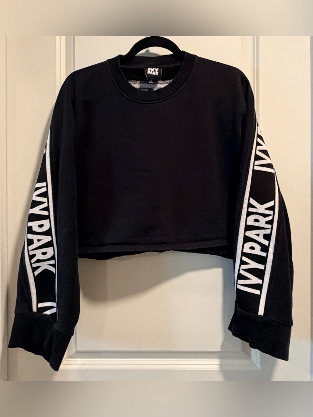 IVY PARK Women’s Black Cropped Crewneck Sweatshirt with White Logo Sleeve Size L